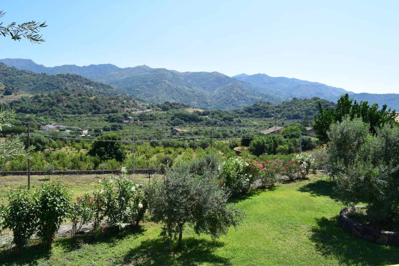 Taormina Villa Ibiscus Alcantara Gaggi Bagian luar foto