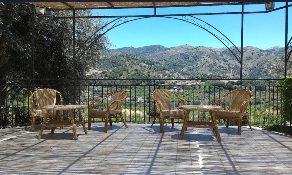 Taormina Villa Ibiscus Alcantara Gaggi Bagian luar foto