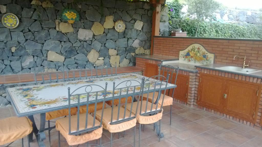Taormina Villa Ibiscus Alcantara Gaggi Ruang foto